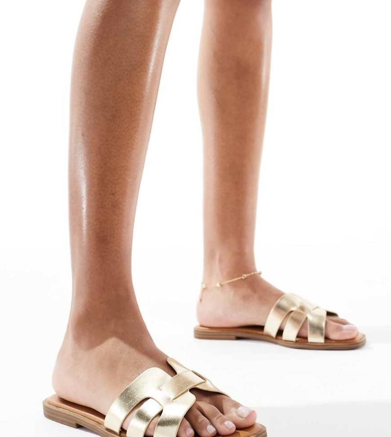 SEQWL Wide Fit - Stork - Flache Sandalen in Goldoptik, weite Passform-Goldfarben von SEQWL Wide Fit