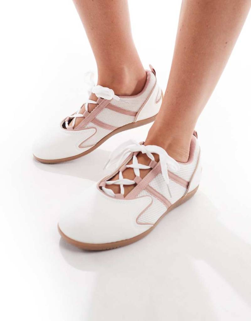 SEQWL - Ballerina-Sneaker zum Schnüren in Weiß SEQWL - Ballerina-Sneaker zum Schnüren in Weiß von SEQWL