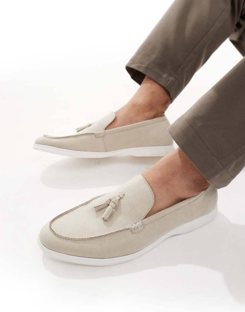 SEQWL - Berwin - Loafer in Steinbeige mit Quastendetail und kontrastierender Sohle-Neutral von SEQWL