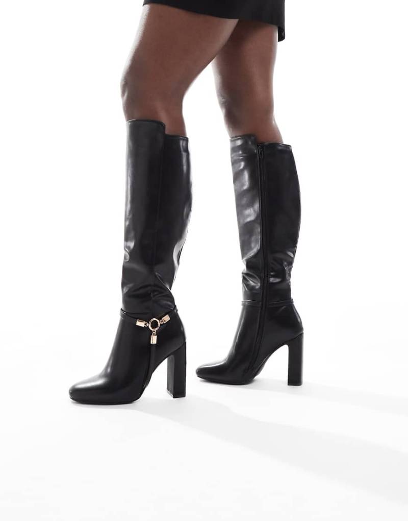 SEQWL - Boost - Kniehohe Stiefel in Schwarz mit Schnallendetail von SEQWL