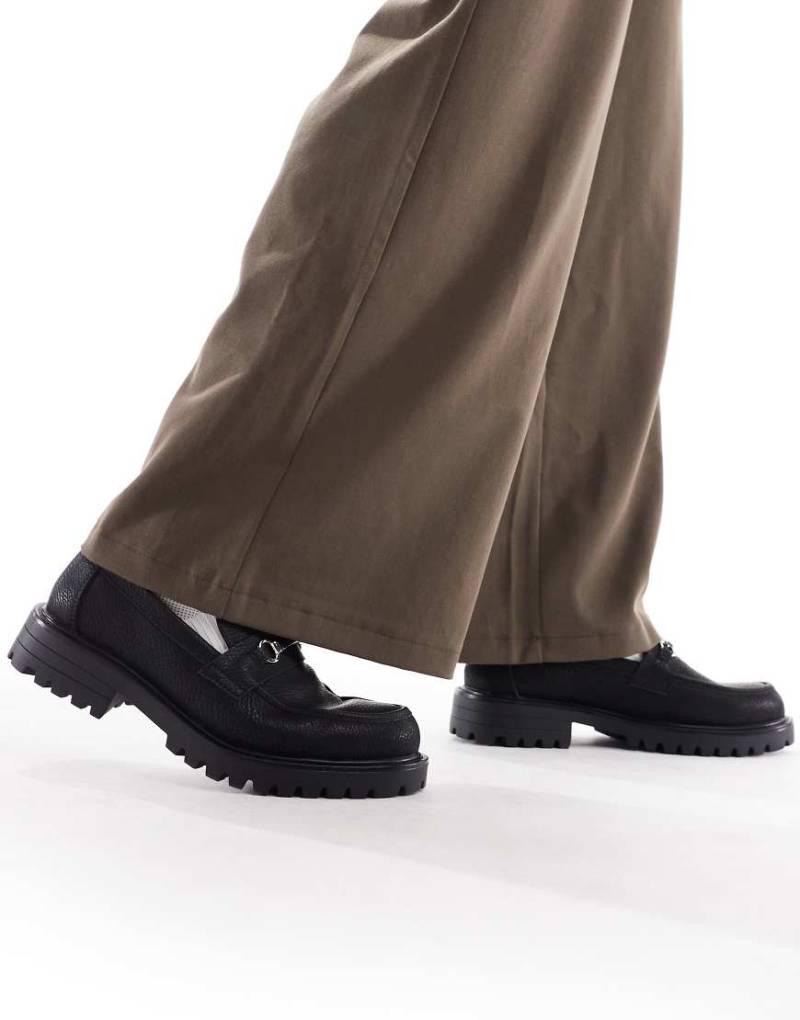 SEQWL - Calvin - Loafer in Schwarz mit dicker Sohle und Schnallendetail von SEQWL