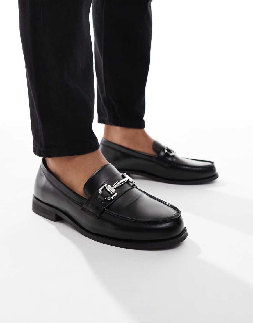 SEQWL - Hero - Loafer aus schwarzem Lederimitat mit Quaste SEQWL - Hero - Loafer aus schwarzem Lederimitat mit Quaste von SEQWL