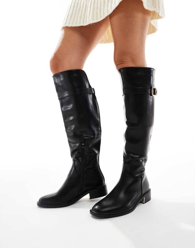 SEQWL - Latte - Reiterstiefel in Schwarz mit Schnallendetail von SEQWL
