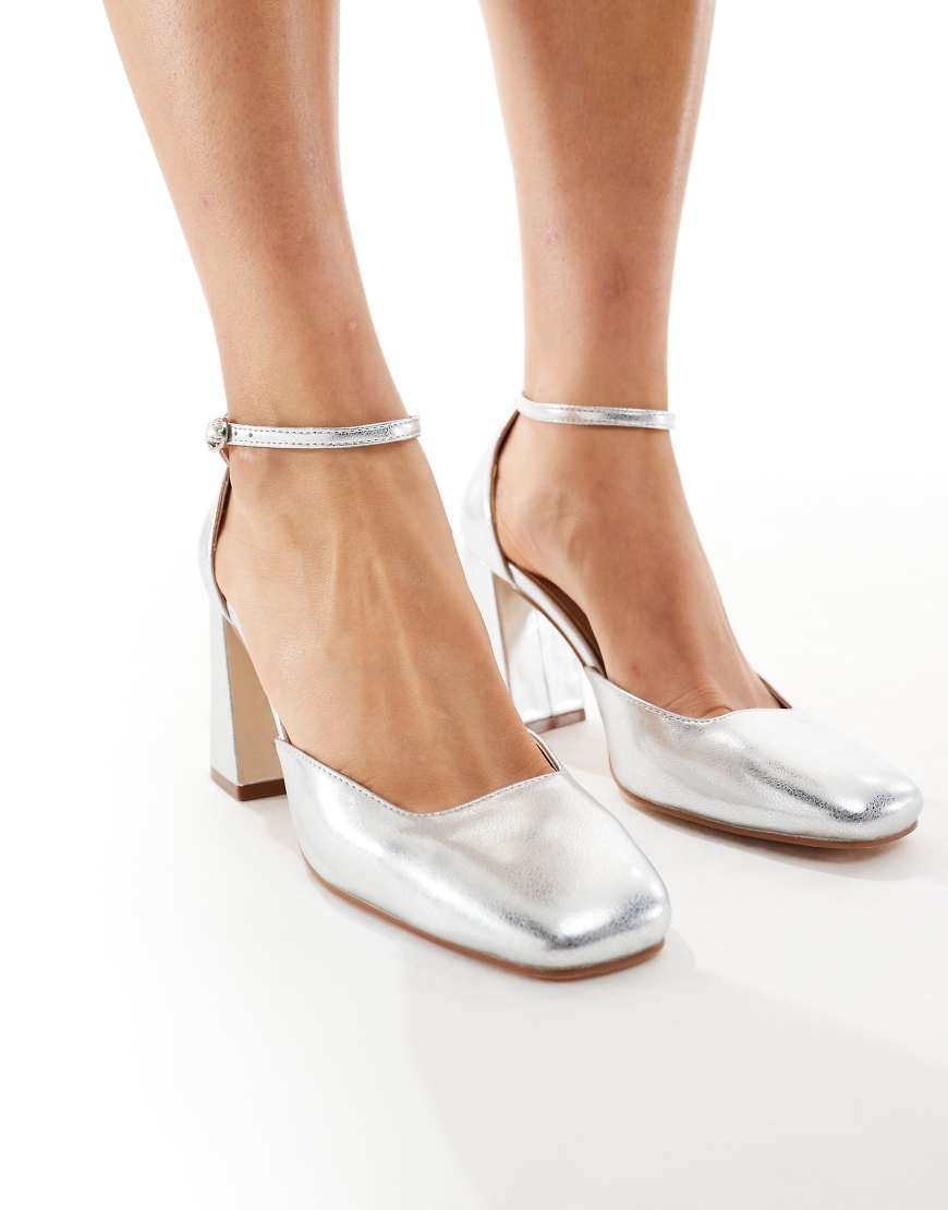 SEQWL - Levante - Schuhe aus Kunstleder in Silber mit Blockabsatz SEQWL - Levante - Schuhe aus Kunstleder in Silber mit Blockabsatz von SEQWL