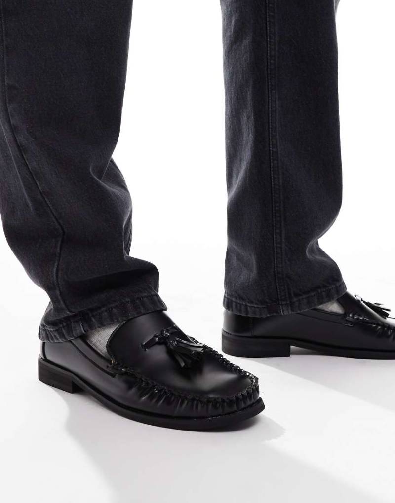 SEQWL - Loafer in Schwarz mit Raffung und Trensendetail von SEQWL