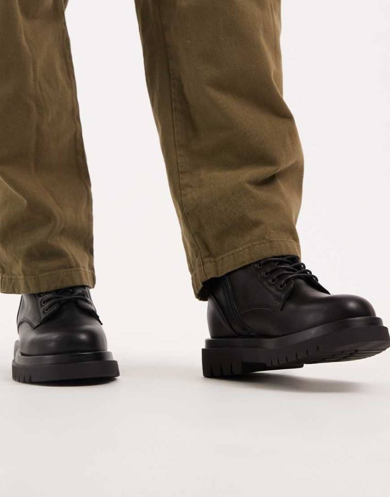 SEQWL - Mvega - Hohe Schnürstiefel in Schwarz von SEQWL