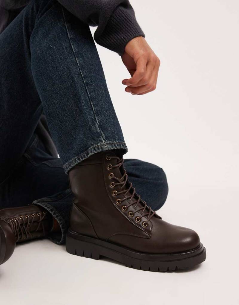 SEQWL - Mvega - Hohe Schnürstiefel in Vintage-Braun-Brown von SEQWL