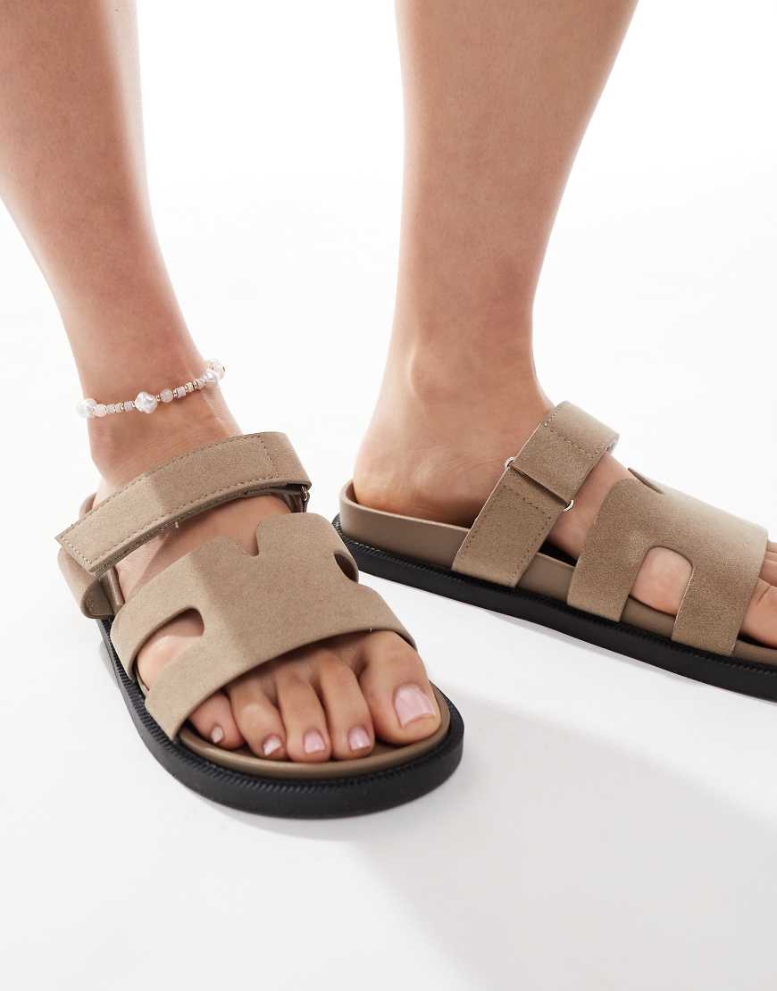 SEQWL - Nubukleder-Sandalen in Taupe mit Riemen-Neutral SEQWL - Nubukleder-Sandalen in Taupe mit Riemen-Neutral von SEQWL