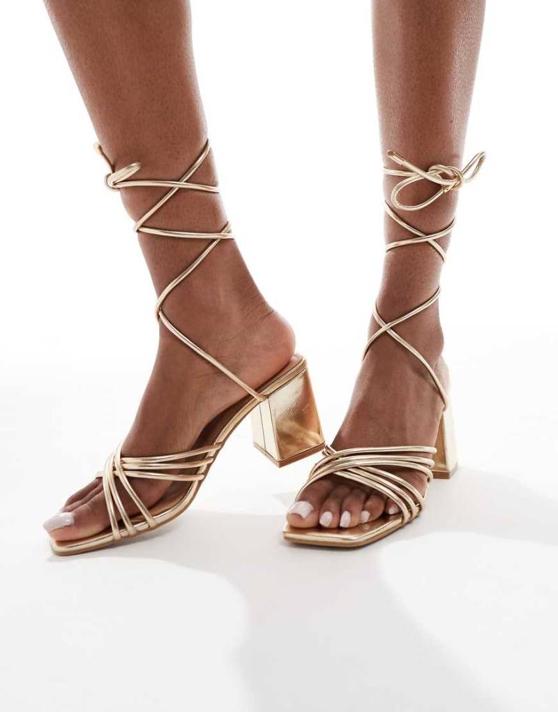 SEQWL - Sandaletten aus PU in Gold mit mittelhohem Blockabsatz-Goldfarben von SEQWL