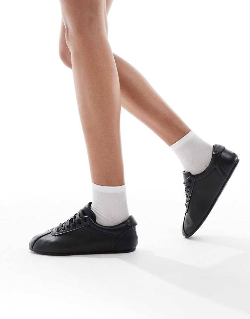 SEQWL - Toffee - Schnür-Sneaker in Schwarz mit Schnürung von SEQWL