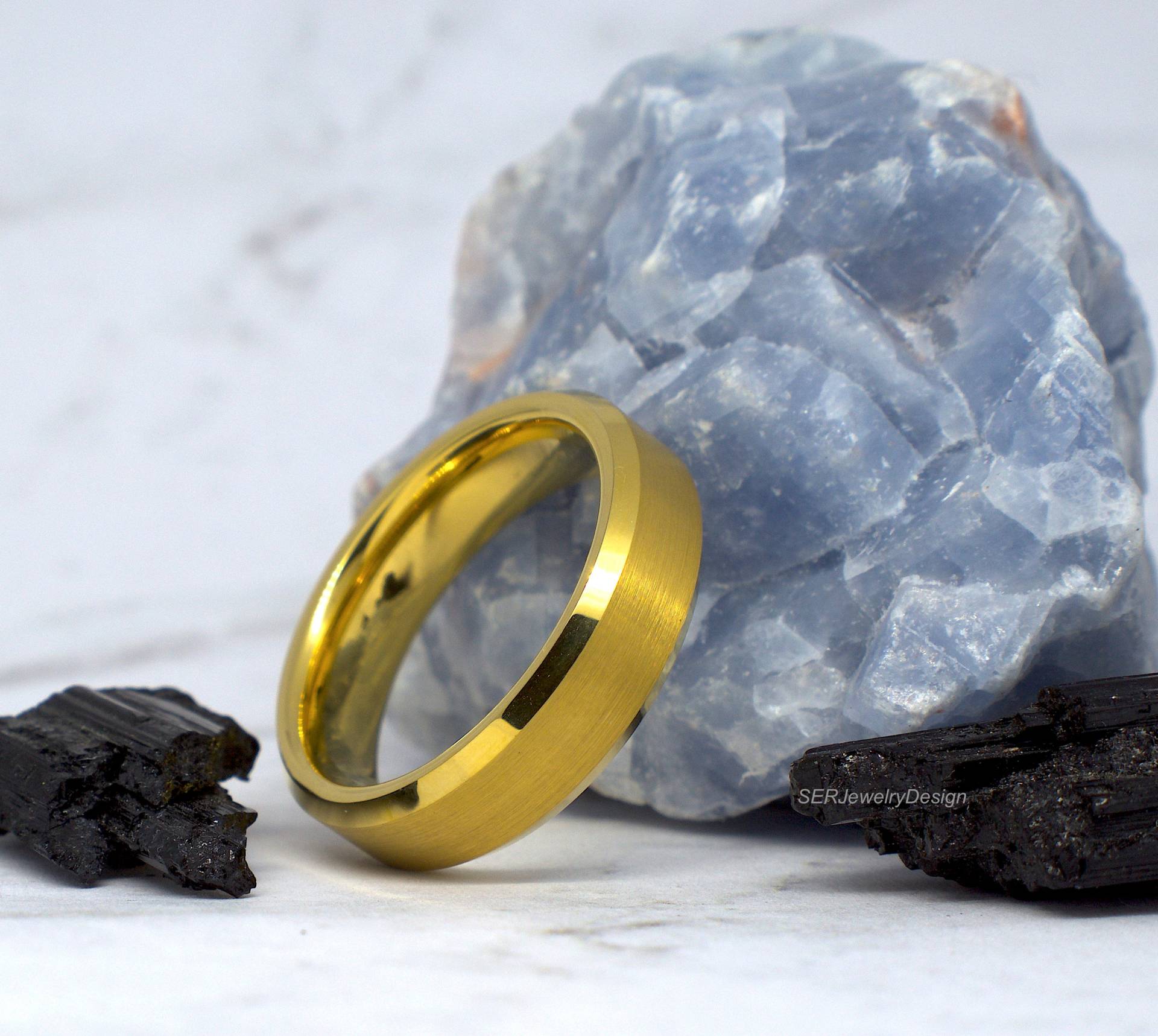 6mm Gebürstet Zentrum Gold Wolfram Ring Ehering Jahrestag Wolfram-Ring Band Goldring von SERJewelryDesign
