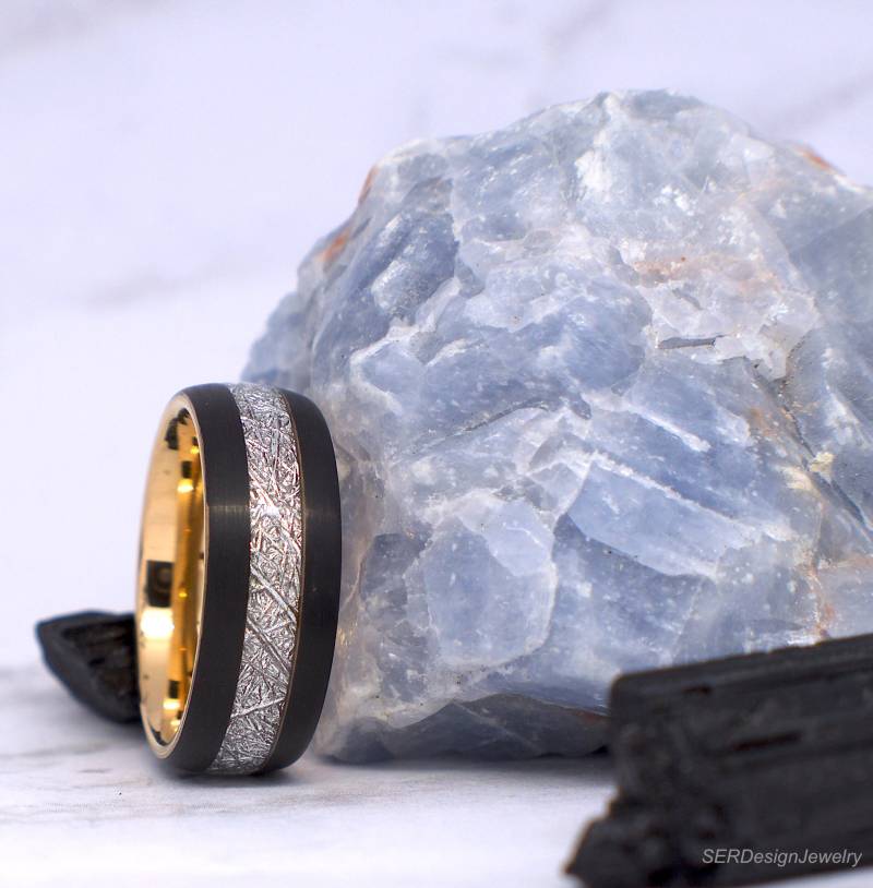 8mm Gebürstet Schwarz Silber Meteorit Ring Rosegold Interior Wolfram Silberring von SERJewelryDesign