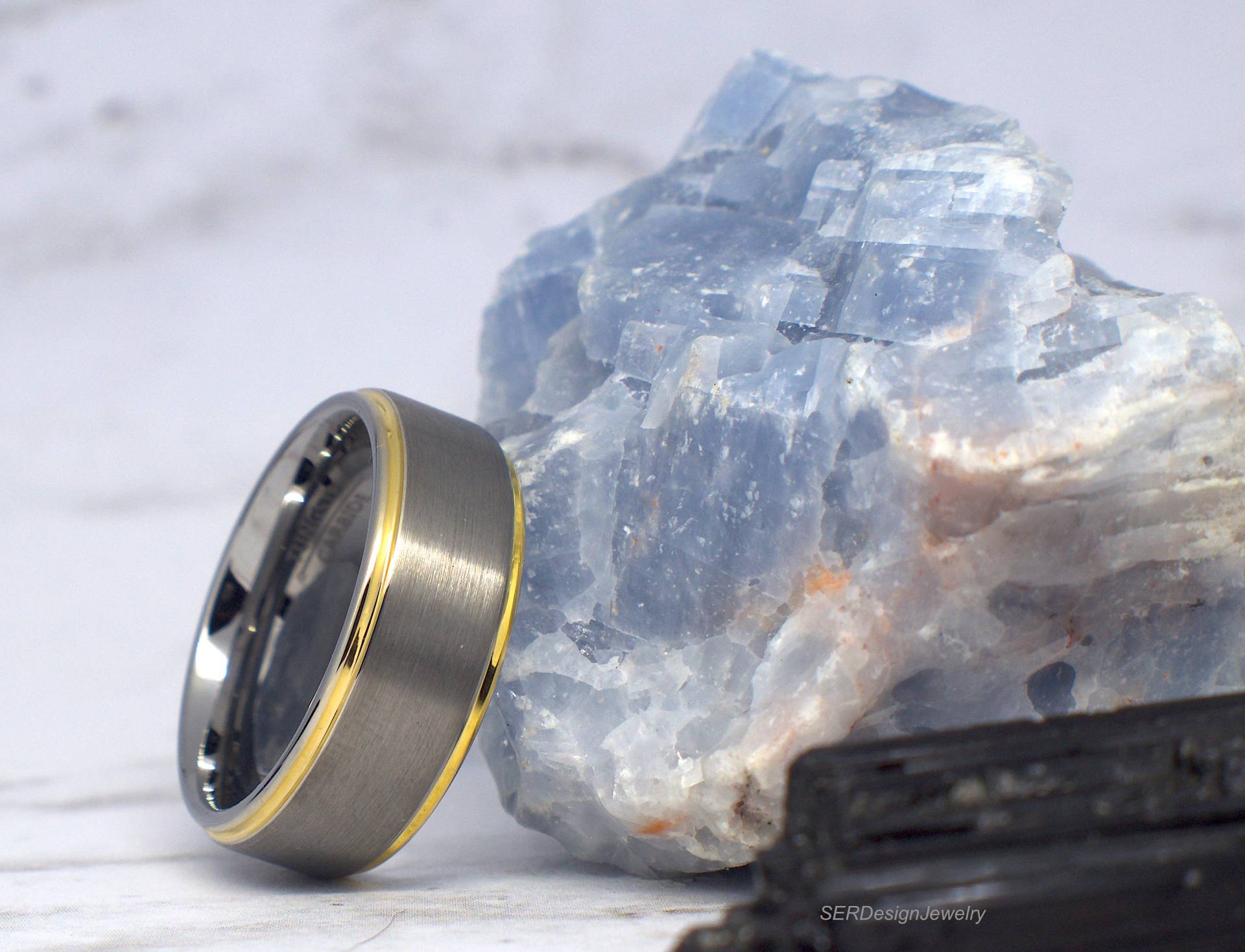 8mm Gold Gebürstet Zentrum Silber Wolframring Hochzeitsband Ehering von SERJewelryDesign