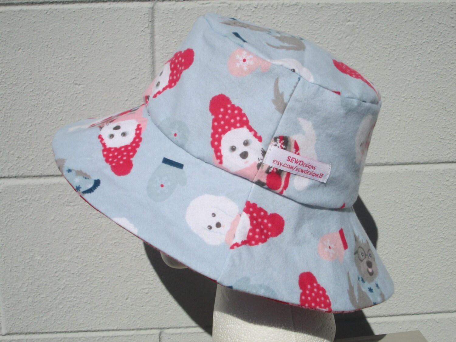 Eimer Hut 23" Reversible Welpen Mit Handschuhe, Schals Und Pullover Rosa Schneeflocken Eimer Hut 23" Reversible Welpen Mit Handschuhe, Schals Und Pullover Rosa Schneeflocken von SEWDesigns13