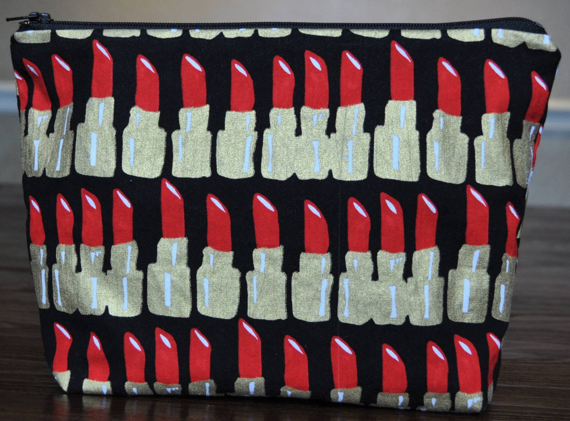 Bouffants Und Gebrochene Herzen Metallic Lippenstift Tasche - Ooak Bouffants Und Gebrochene Herzen Metallic Lippenstift Tasche - Ooak von SEWciopathCreations