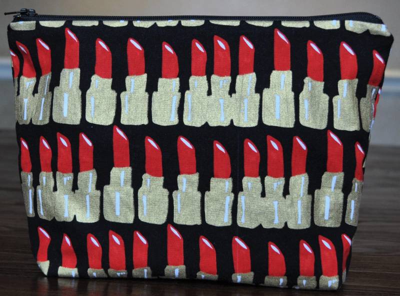 Bouffants Und Gebrochene Herzen Metallic Lippenstift Tasche - Ooak von SEWciopathCreations