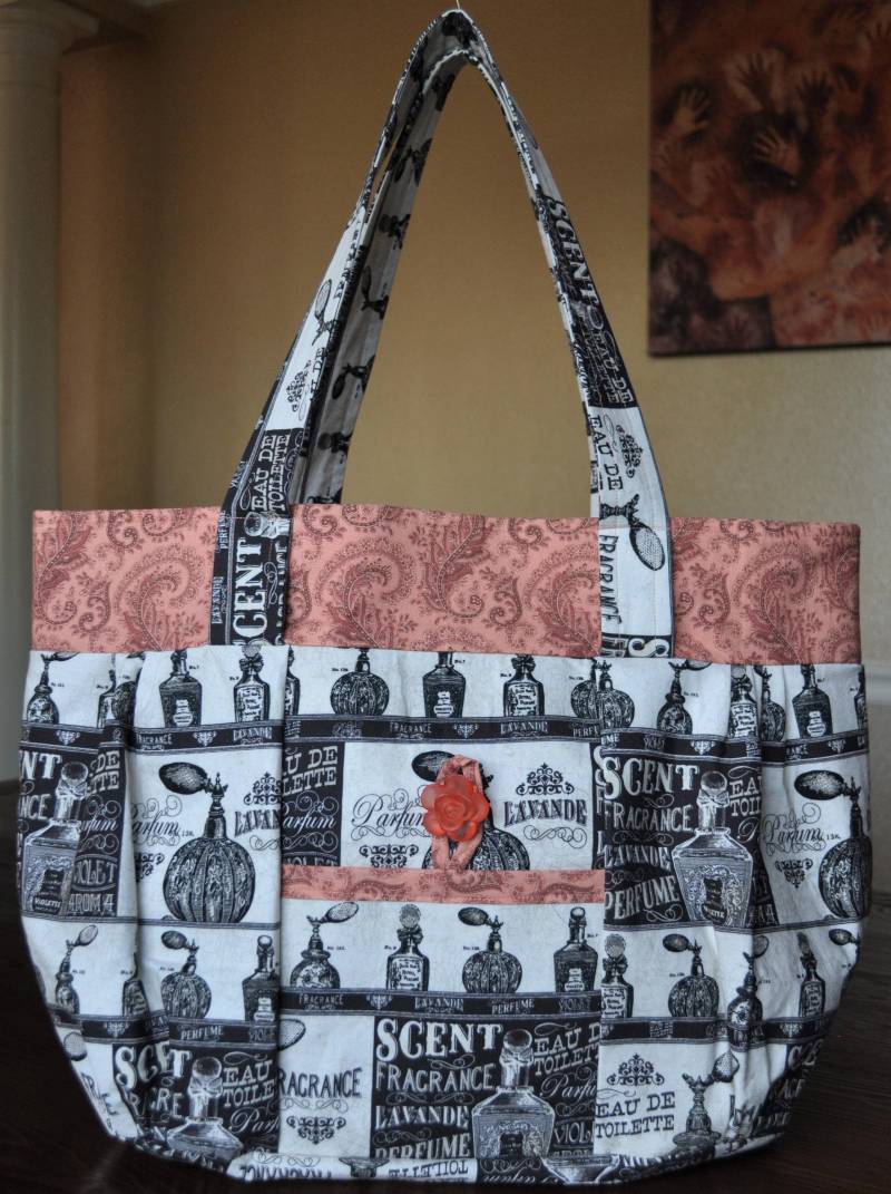 Vintage Parfüm Label Mit Rosa Paisley Tasche - Ooak Vintage Parfüm Label Mit Rosa Paisley Tasche - Ooak von SEWciopathCreations