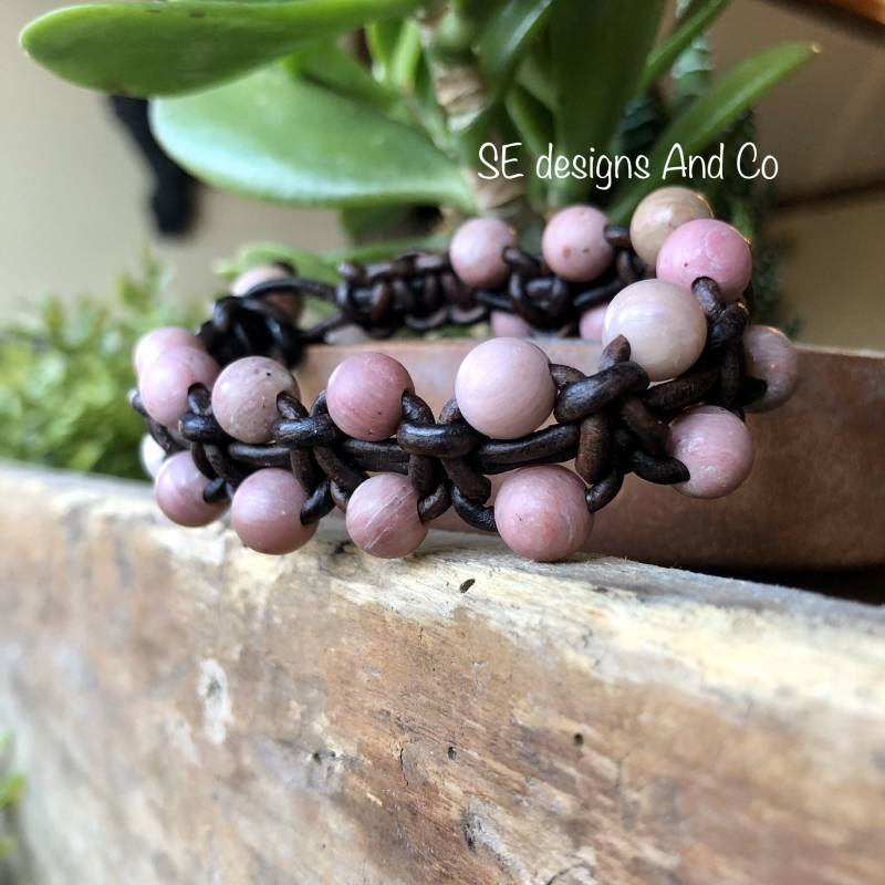 Rosa Rhodonit Lederarmband Altrosa Heilstein, Spezialanfertigung von SEdesignsAndCo