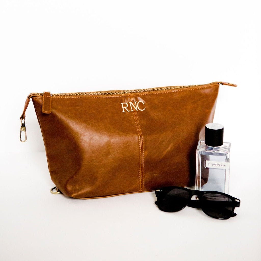 Herren Reisetasche | Monogramm Dopp Kit Groomsmen Geschenkideen Reiseetui Vatertags Geschenk Für Ihn Jake von SEmbroideredBoutique