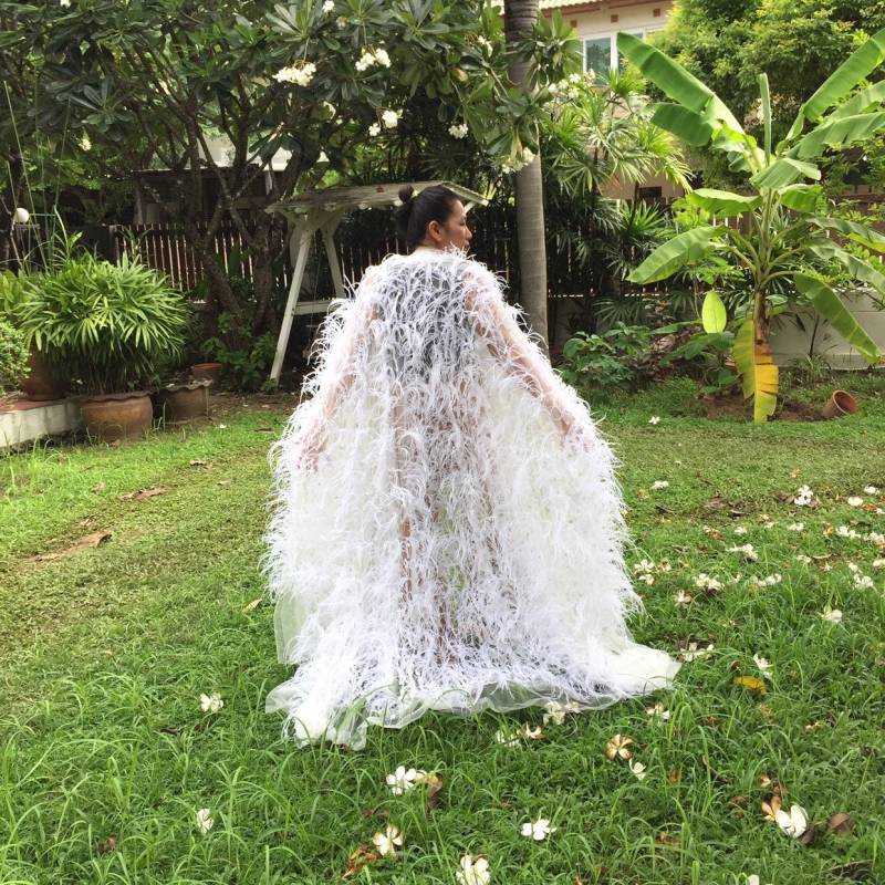 Weißer Feder Umhang Langes Umhangkleid, Hochzeitskleid, Plus Size Weißes Umhangkleid Für Frauen, Lgbtq, Handgemachtes von SGinstar