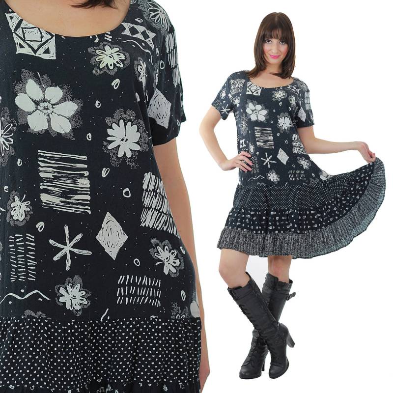 90S Grunge Kleid Goth Dunkel Floral Print Patchwork Fit & Flare Tiered Rüschen Groß 90S Grunge Kleid Goth Dunkel Floral Print Patchwork Fit & Flare Tiered Rüschen Groß von SHABBYBABE