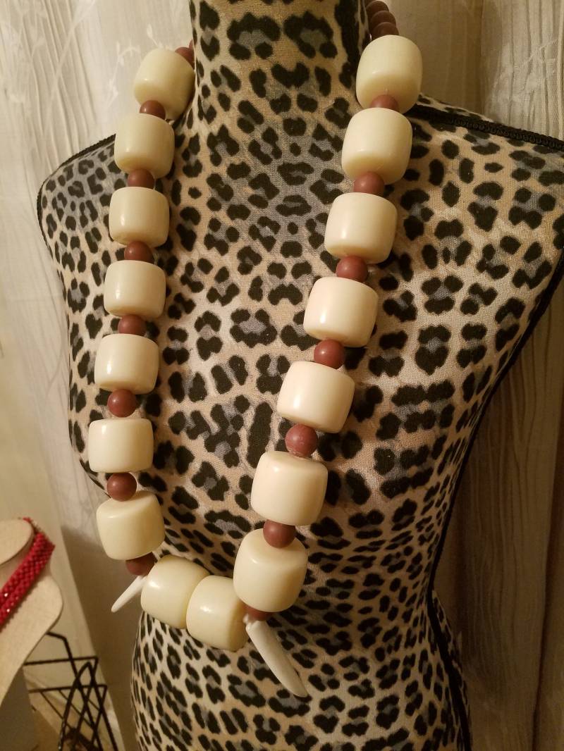 Große Creme & Braun Unisex Perlenkette von SHALOMCONCEPT