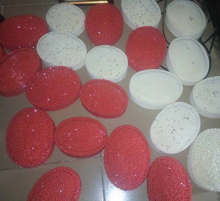 Handgemachte Perlen African Queen Hat, Traditionelles Outfit Accessoire von SHALOMCONCEPT