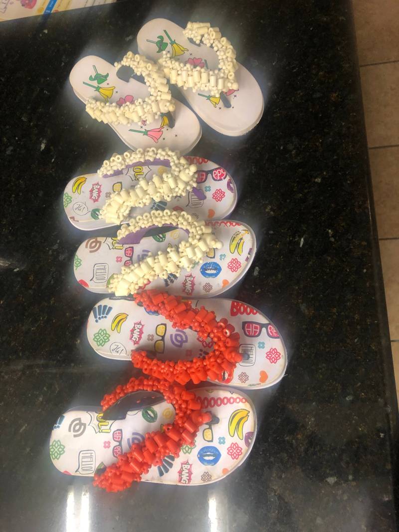Handbestickte Kinder Flip Flops, Orange Oder Creme, Grösse 30/32 von SHALOMCONCEPT