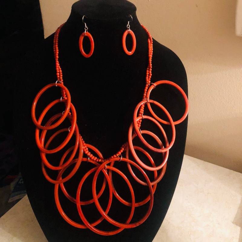 Handgemachte Orange Perlen Schmuck Set Kunststoff Halskette Und Ohrringe von SHALOMCONCEPT