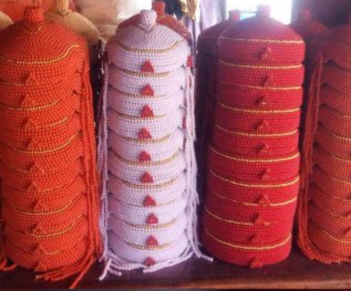 Traditioneller Perlenhut Der Igbo von SHALOMCONCEPT