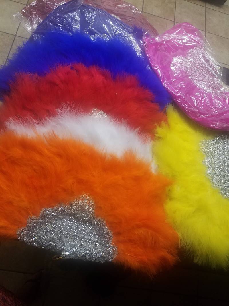 Verkaufspreis Luxus-Braut-Handfächer Mit Angebrachter Brosche von SHALOMCONCEPT