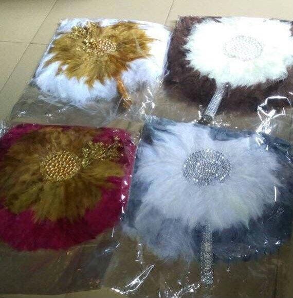 Zweifarbiger Brautfächer/360 Grad Zweifarbiger Federn-Handfächer Kunstfederfächer von SHALOMCONCEPT