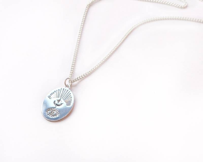 Evil Eye Medaillon Halskette, Viel Glück Münze Layering Gutes Karma, Boho Silber von SHANYDESIGNSTUDIO