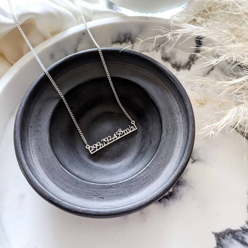 Lichtgeschwindigkeit Halskette Silber, Wissenschaft Schmuck, Physik Halskette, Geek Zahlen Initial Zierliche Goldkette von SHANYDESIGNSTUDIO