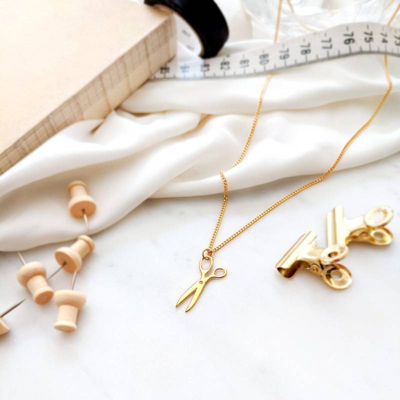 Kleine Schere Halskette, Gold Winzige Anhänger, Nähen Friseur Personalisierte Erste Designer Geschenk von SHANYDESIGNSTUDIO