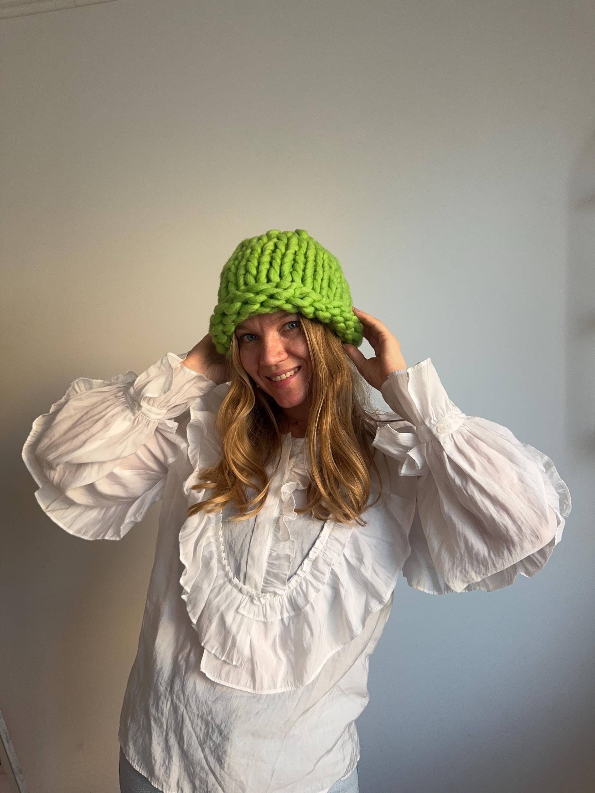 Damen Wolle Handgestrickte Mütze, Helsinki Stil, Klobige Super Sperrige Großer Hut, Kopf, Apfelgrüner Limettengrüner Hut von SHAPAshapa