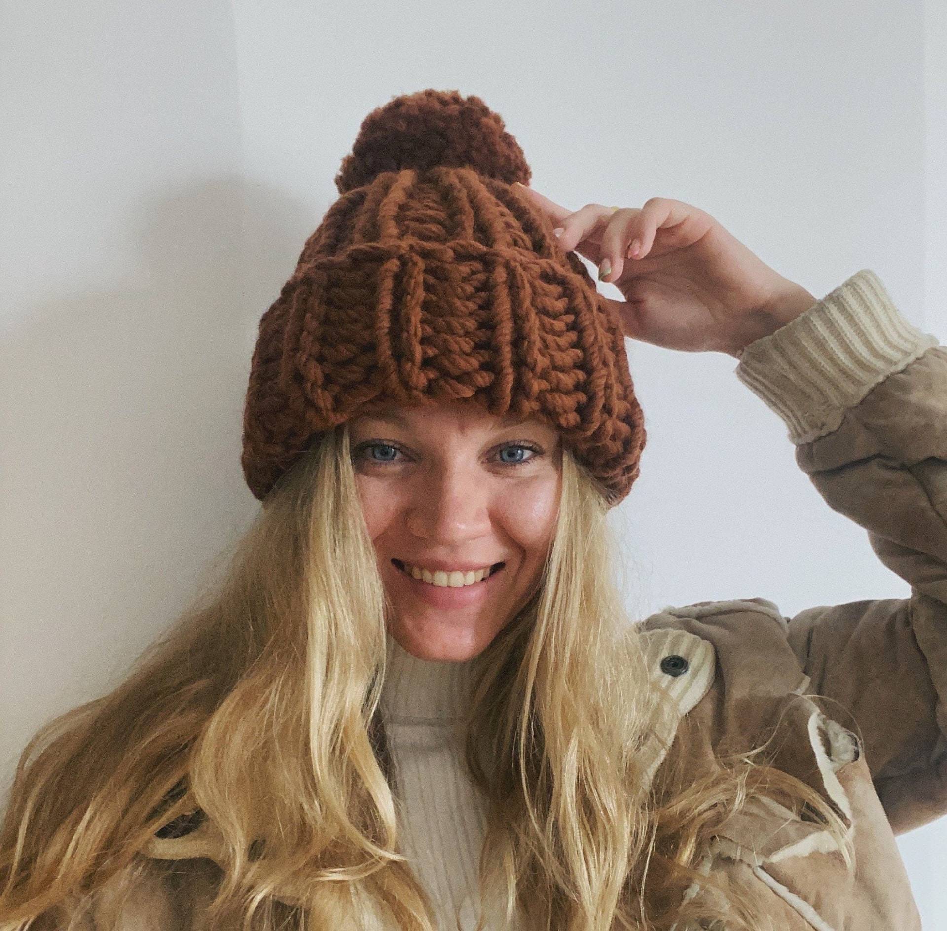 strick Mütze Mit Bommel, Oversized Mütze, Frauen Bommel Chunky Beanie, Große Voluminöse Warme Made in Ukraine von SHAPAshapa