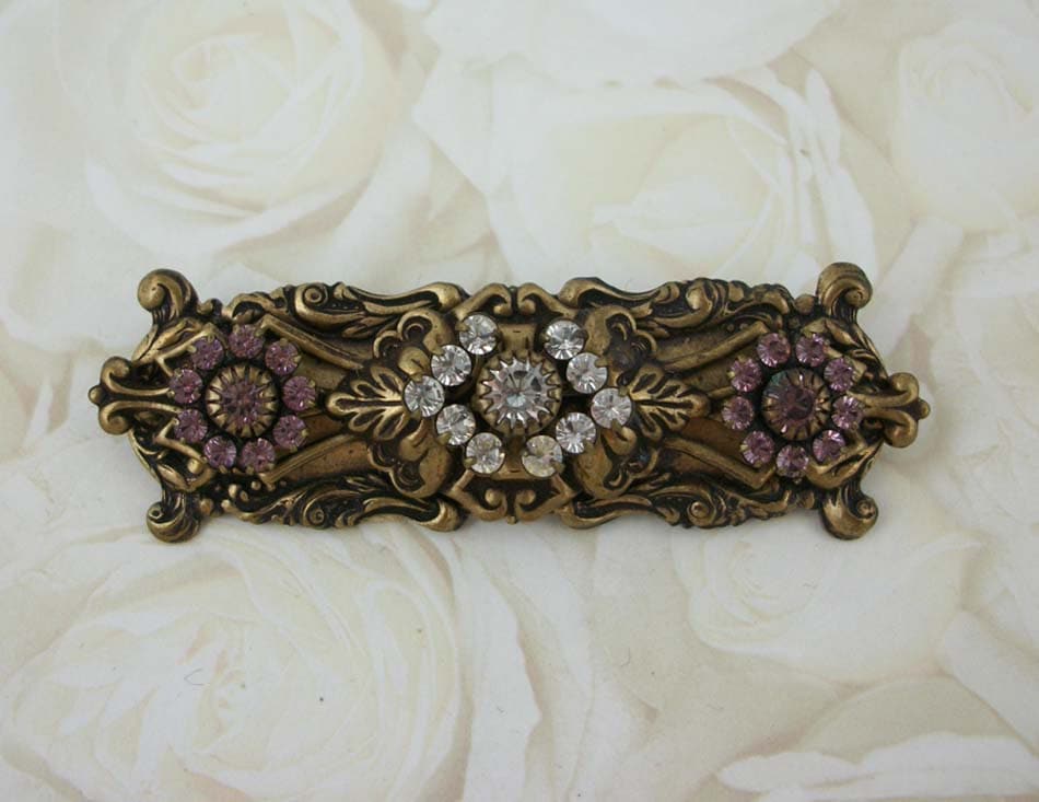 Antik Messing Brosche Mit Klaren Und Leicht Amethyst Swarovski-Kristallen P-3736-Abla-B von SHEFashionsJewelry
