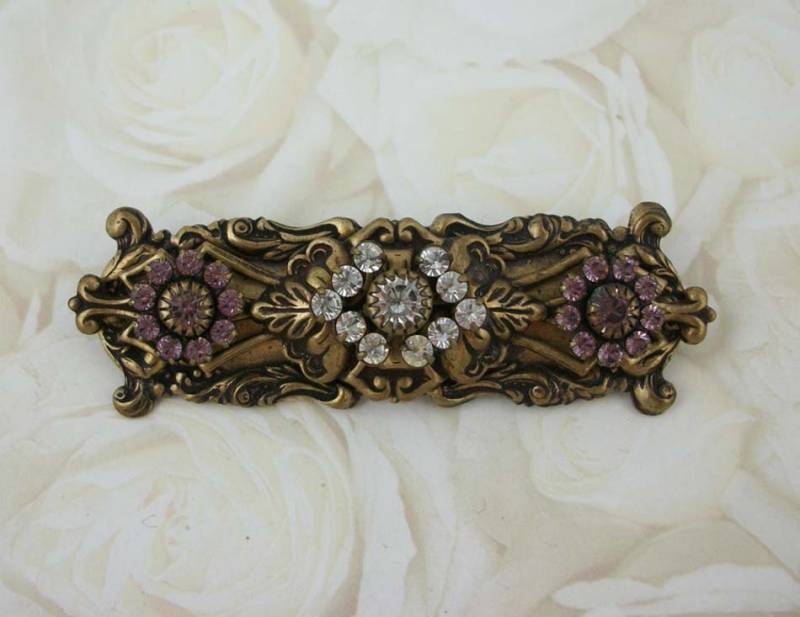Antik Messing Brosche Mit Klaren Und Leicht Amethyst Swarovski-Kristallen P-3736-Abla-B von SHEFashionsJewelry