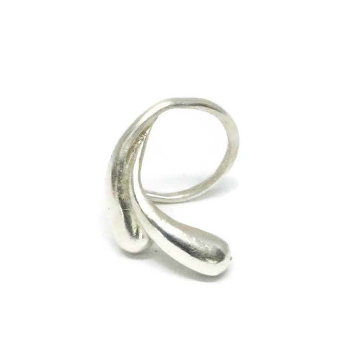 Kleine Silber Huggie Creolen Tropfen Hugger Ohrringe Single, Ein Ohrring Artisan Handmade By Sheri Beryl von SHERIBERYL