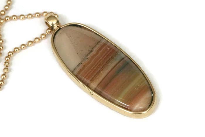 Uruguay Saturn Chalcedon Anhänger Halskette, 14K Gold Oval Cabochon Edelstein Halskette Handarbeit Von Sheri Beryl von SHERIBERYL