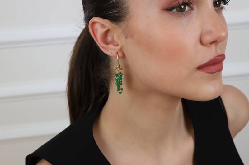 Smaragdgrüne Traubencluster-Ohrringe, Hängende Ohrkappe Aus Naturstein, Ohrringe in Weintraube Smaragdgrüne Traubencluster-Ohrringe, Hängende Ohrkappe Aus Naturstein, Ohrringe in Weintraube von SHINYJEWELERYCo