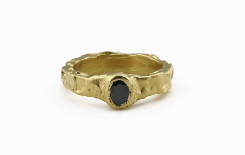 Gold Überzogener Schwarzer Kristallring Einzigartiges Raues Band von SHIZING