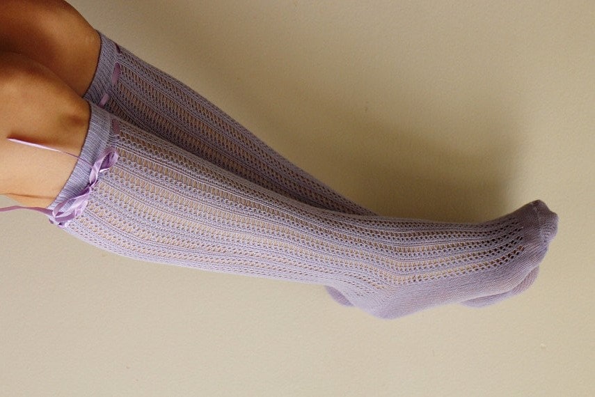 Lila Knie Hohe Stiefelsocken Mit Band, Strickspitze Kniestrümpfe, Beinwärmer von SHOPIKA