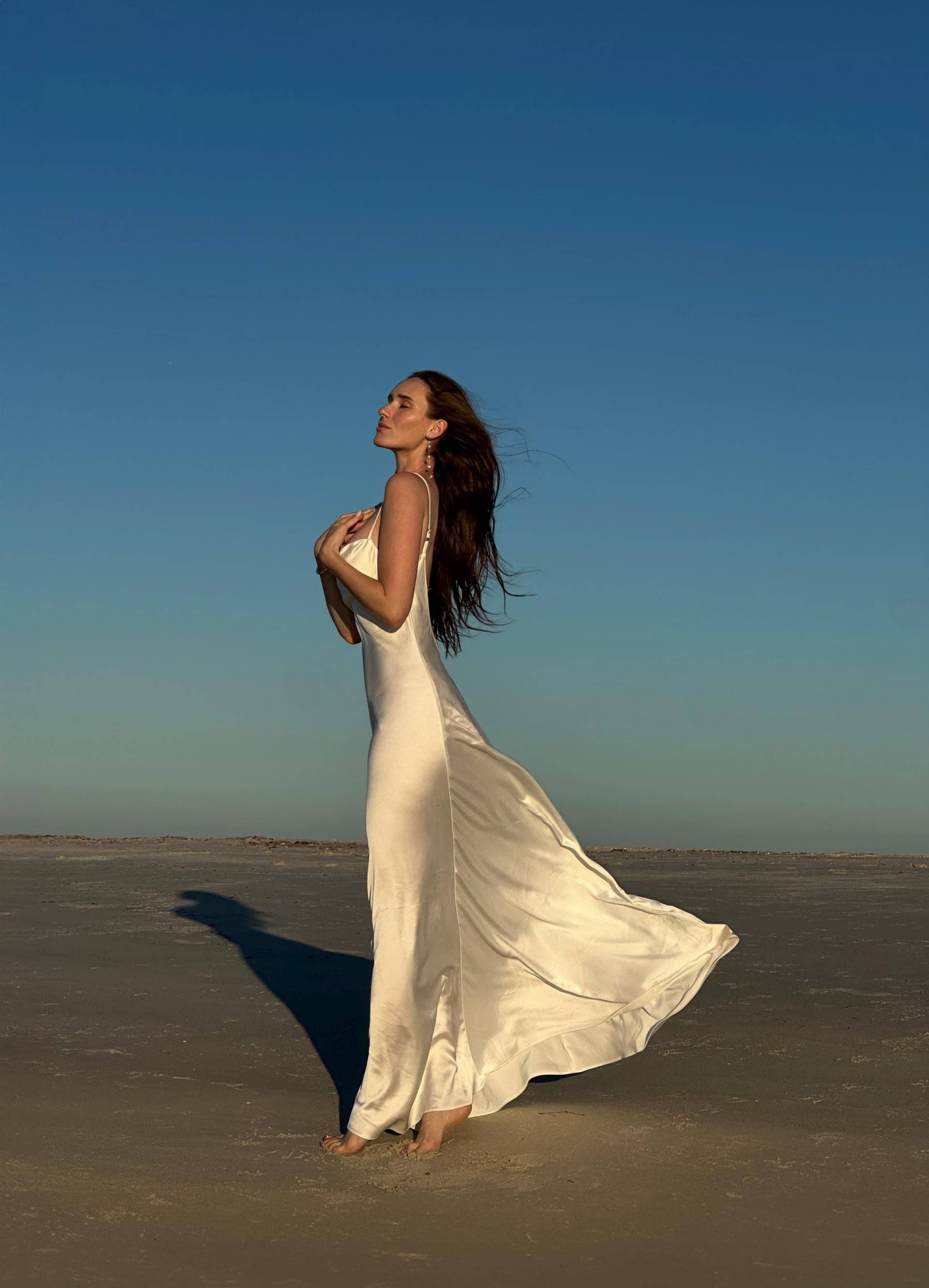 Luxus Satin Maxi Slip Kleid Für Hochzeit Oder Brautjungfer, Elegantes Rückenfreies Formelles Kleid, Minimales Modernes Brautkleid, Abend-Party-Outfit von SHTYN