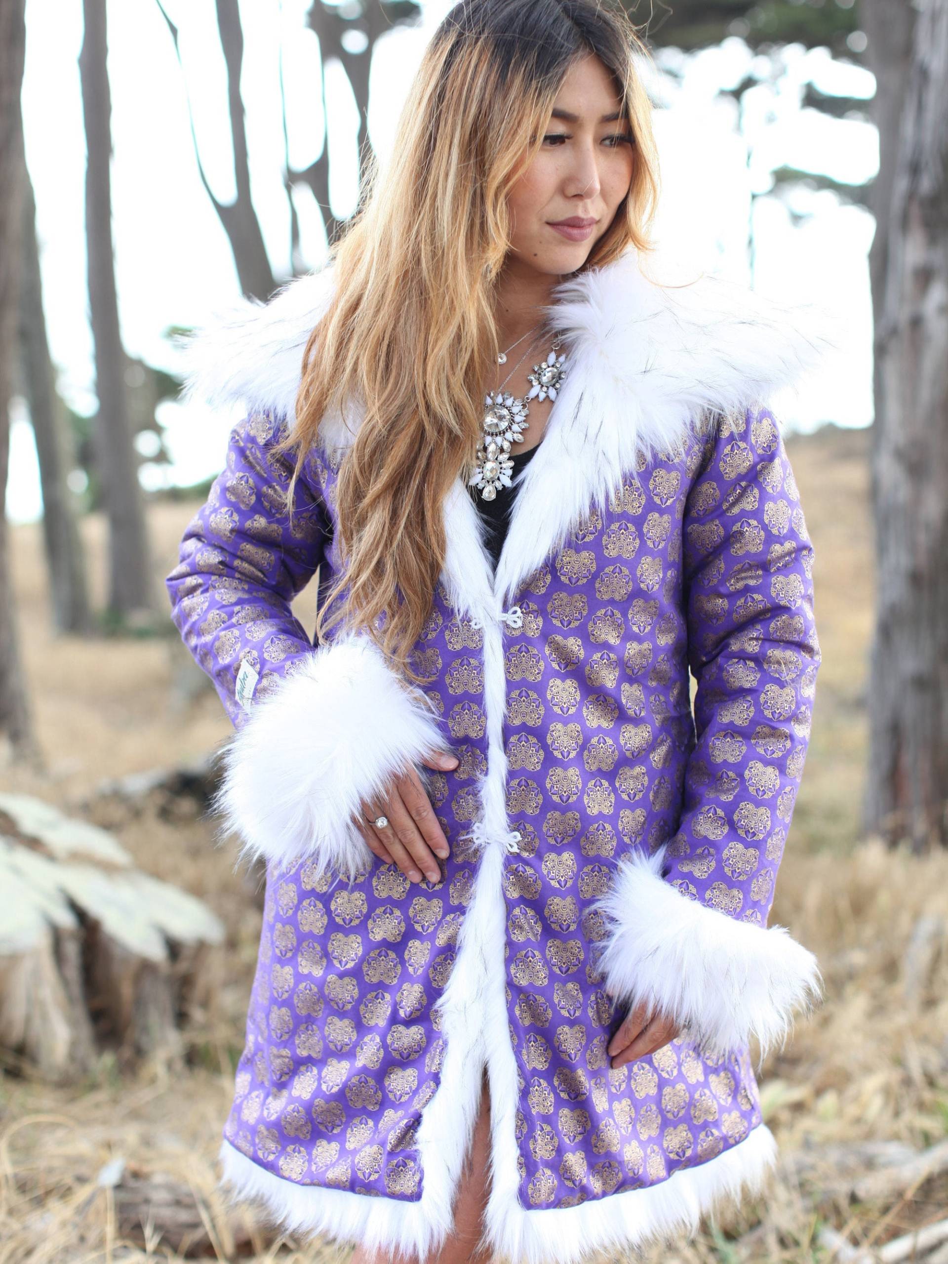 Wende Kunstfell Festival Jacke Mayan Lila & Weißer Boho Mantel Wende Kunstfell Festival Jacke Mayan Lila & Weißer Boho Mantel von SHUBAdesigns
