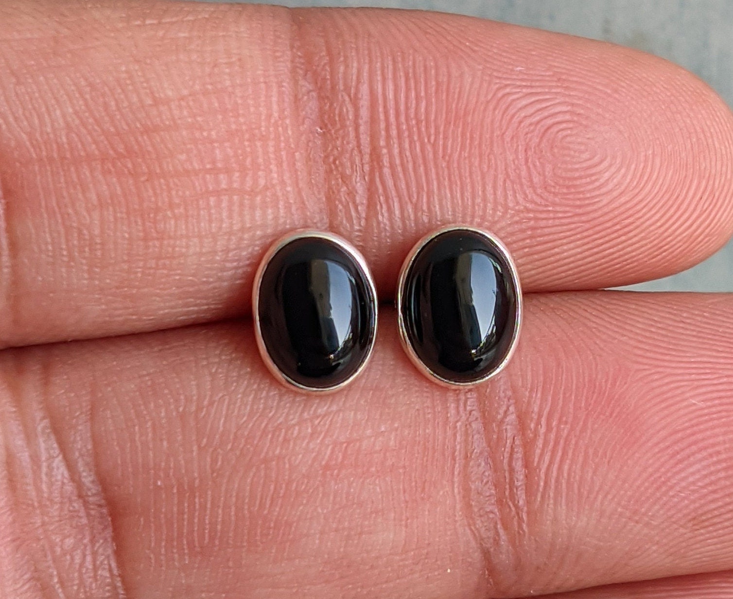 Schwarzer Onyx Ohrstecker, 925 Sterling Silber Zierliche Schwarze Cabochon Edelstein, Winzige Ohrstecker Für Mädchen von SHUBHAMMANUFACTURERS