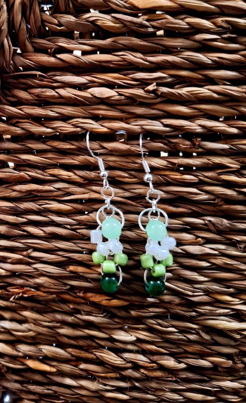 Grün & Weiß Ohrringe | Bunter Glas Und Sterling Silber Geschenk Schmuck, Individualisierbar "Baumelnde Leiter" Grün & Weiß Ohrringe | Bunter Glas Und Sterling Silber Geschenk Schmuck, Individualisierbar "Baumelnde Leiter" von SIFcrafts