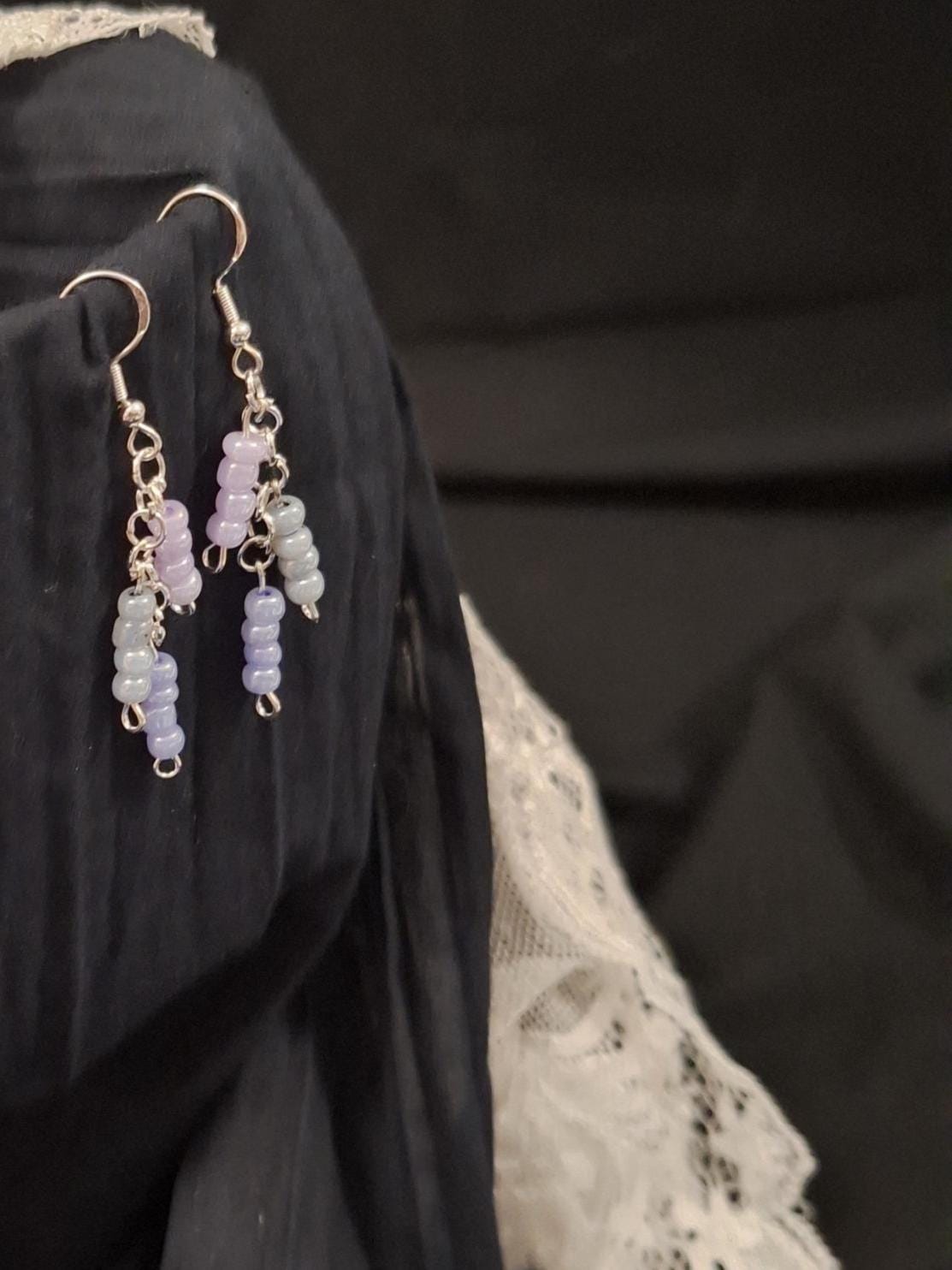 Perlglanz Pastell Lila Ohrringe | Bunten Glas Und Sterling Silber Geschenk Schmuck "Baumelnde Triade" von SIFcrafts