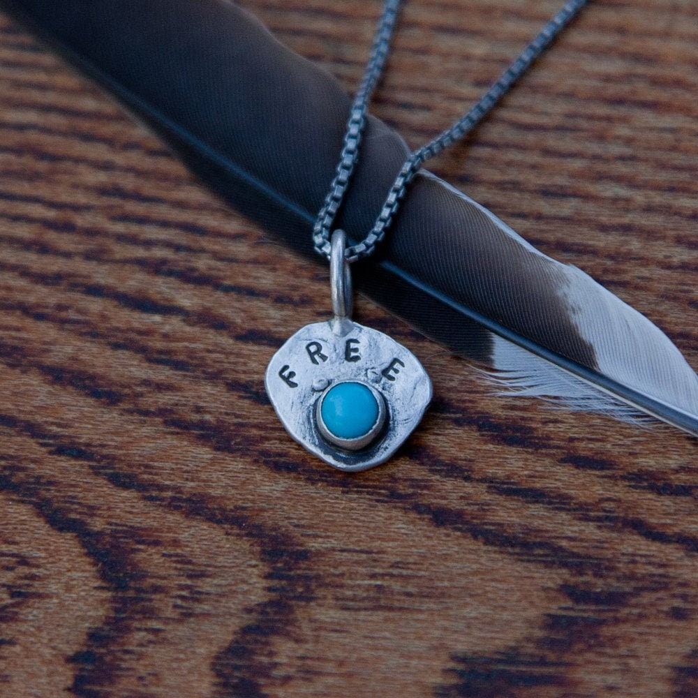 Charm Halskette "Free" - Dornröschen Türkis Rustikale Distressed Sterling Silber Hand Gestempelt Motivieren Token Charm Halskette "Free" - Dornröschen Türkis Rustikale Distressed Sterling Silber Hand Gestempelt Motivieren Token von SILENTgDESIGNS
